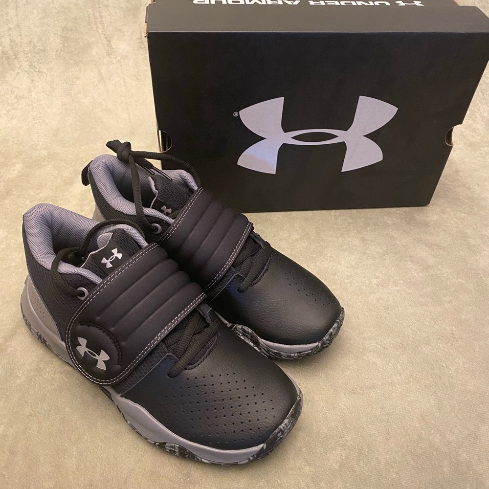 UNDER ARMOUR BIG BOYS SZ 5-6-7